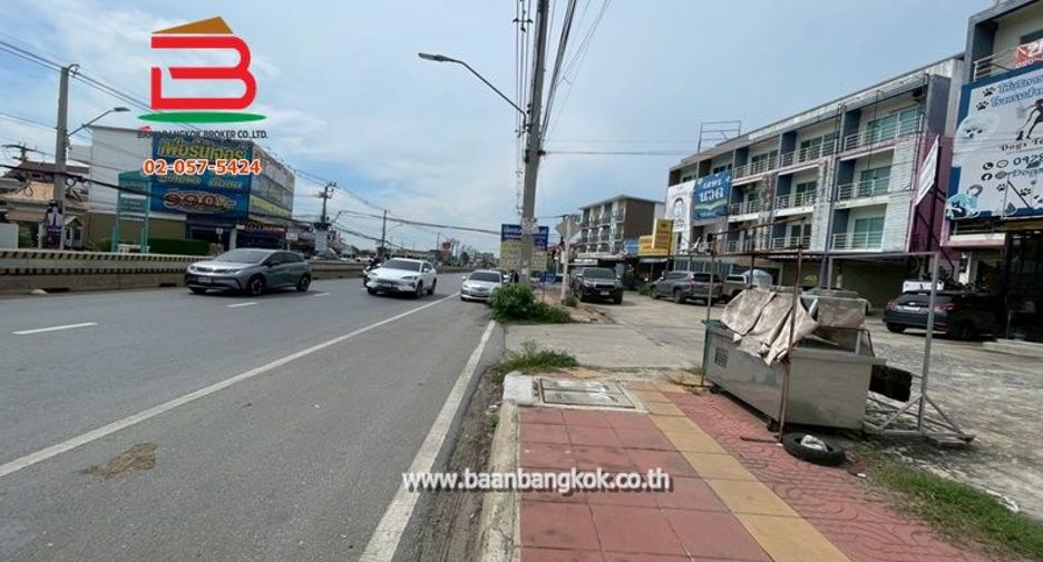 Gewerbefläche zur Miete und zum Kauf mit 5 Zimmer in Lam Luk Ka, Pathum Thani