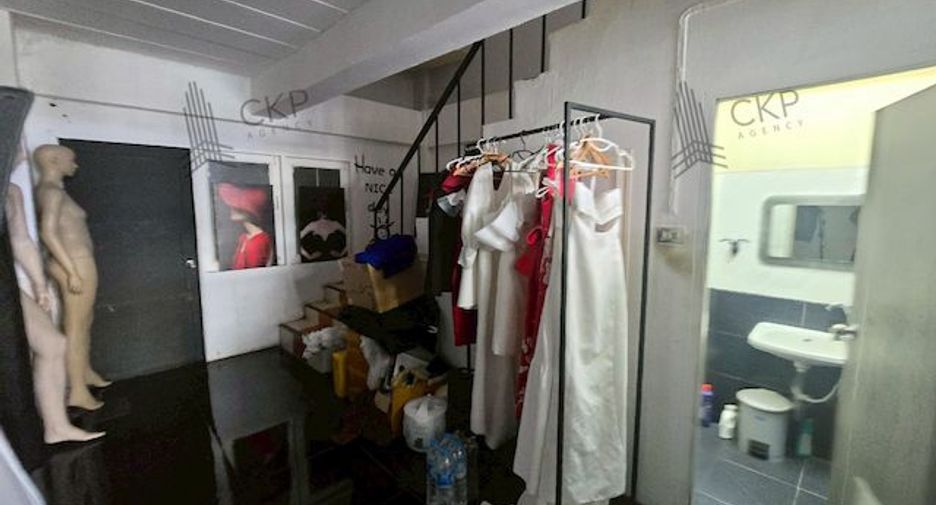 出售 4 卧室 商业空间 在 Khlong Luang, Pathum Thani