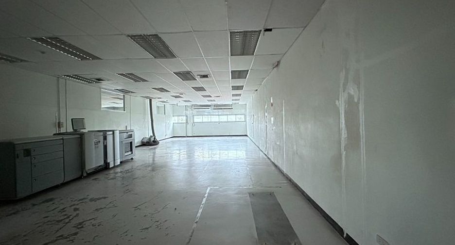For sale 8 bedrooms warehouse in Lat Krabang, Bangkok