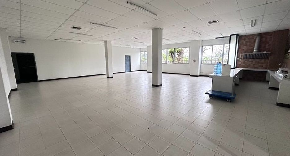 For sale 8 bedrooms warehouse in Lat Krabang, Bangkok