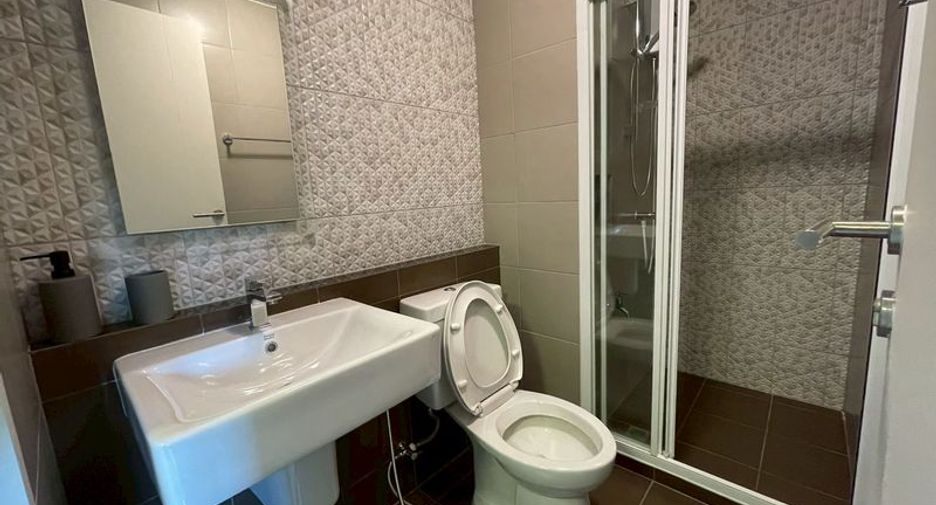 For sale 1 bed condo in Si Racha, Chonburi