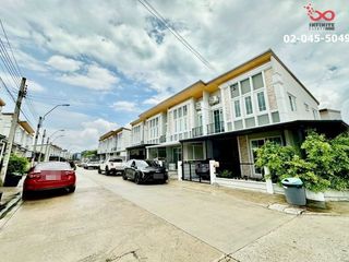 For sale 4 bed townhouse in Khan Na Yao, Bangkok