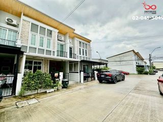 For sale 4 bed townhouse in Khan Na Yao, Bangkok