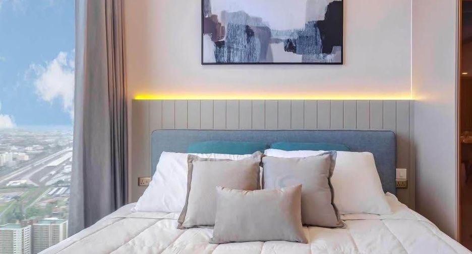 Condo en alquiler de 3 habitaciones en Huai Khwang, Bangkok