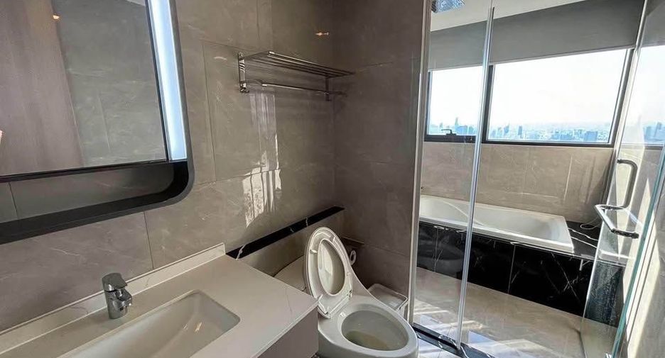 Condo en alquiler de 3 habitaciones en Huai Khwang, Bangkok