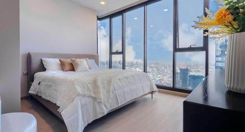 Condo en alquiler de 3 habitaciones en Huai Khwang, Bangkok