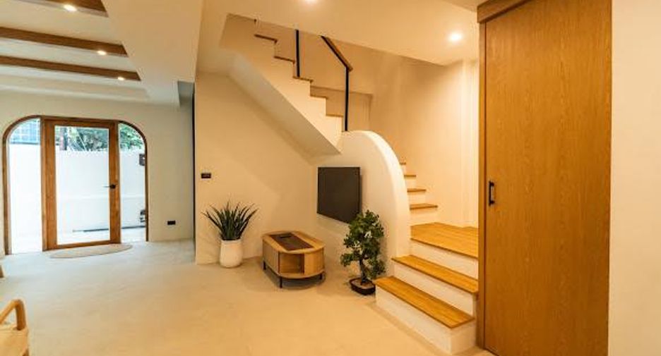 Haus zur Miete mit 3 Zimmer in Bang Lamung, Chonburi