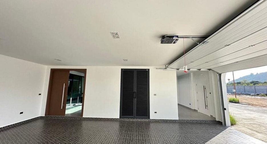 Villa en venta de 4 habitaciones en Bang Lamung, Chonburi