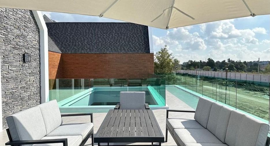 Villa en venta de 4 habitaciones en Bang Lamung, Chonburi