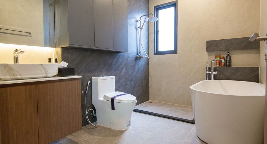 Villa en venta de 4 habitaciones en Bang Lamung, Chonburi
