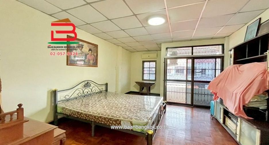 Casa adosada en venta de 4 habitaciones en Khlong Luang, Pathum Thani