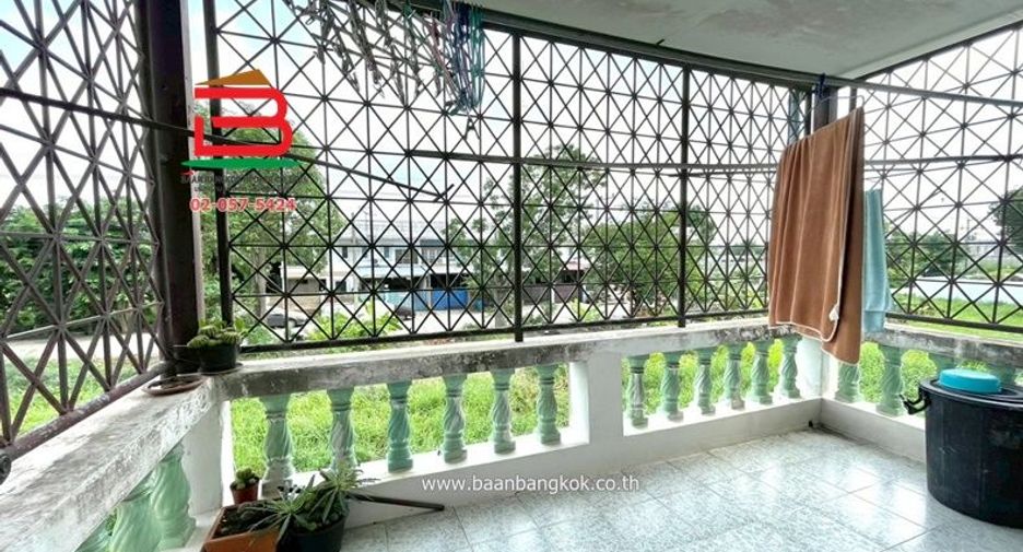 Casa adosada en venta de 4 habitaciones en Khlong Luang, Pathum Thani