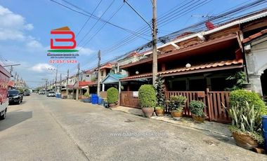 For sale 4 bedrooms townhouse in Khlong Luang, Pathum Thani