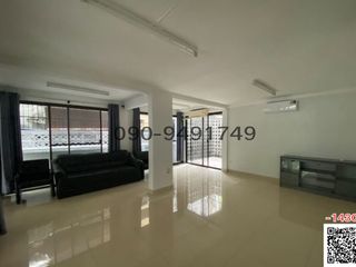 For rent 4 bed house in Huai Khwang, Bangkok