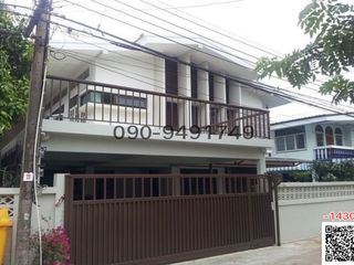 For rent 4 bed house in Huai Khwang, Bangkok