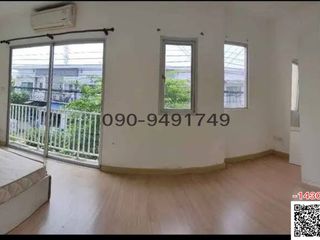Casa adosada en alquiler de 3 habitaciones en Prawet, Bangkok