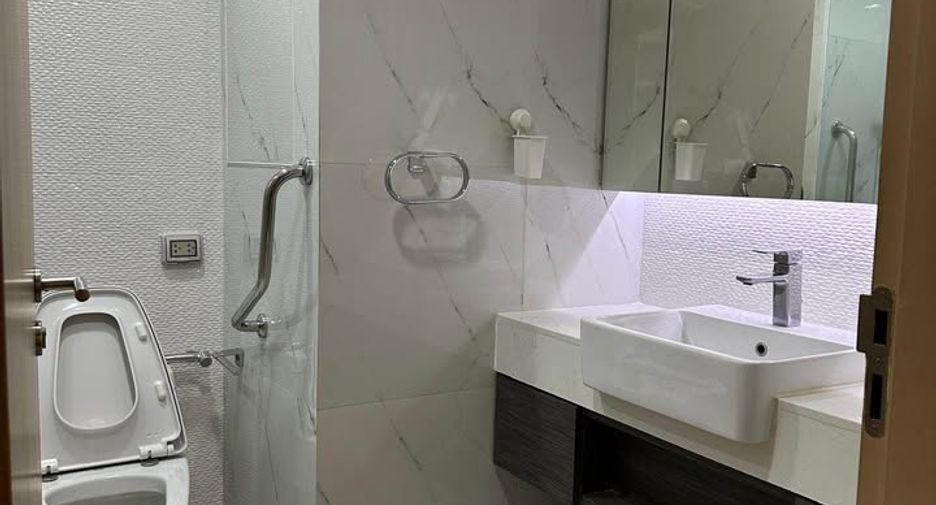 For rent 3 bedrooms condo in Watthana, Bangkok