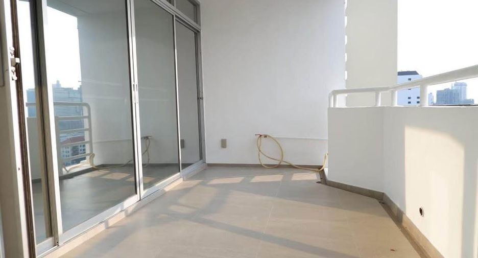 For rent 3 bedrooms condo in Watthana, Bangkok