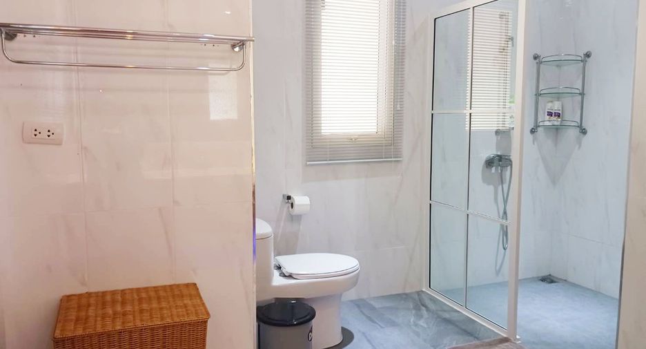 For rent 3 bedrooms house in South Pattaya, Pattaya
