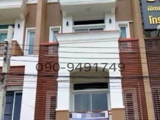 For rent 3 bedrooms retail Space in Wang Thonglang, Bangkok