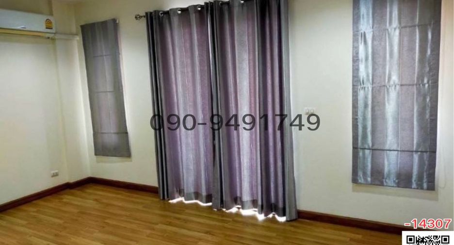 For rent 3 bedrooms retail Space in Wang Thonglang, Bangkok