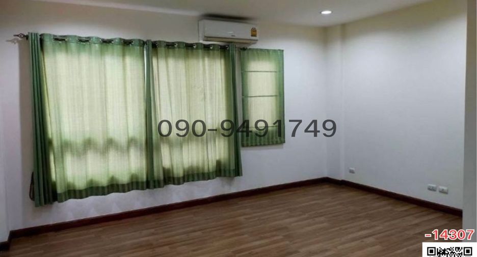 For rent 3 bedrooms retail Space in Wang Thonglang, Bangkok