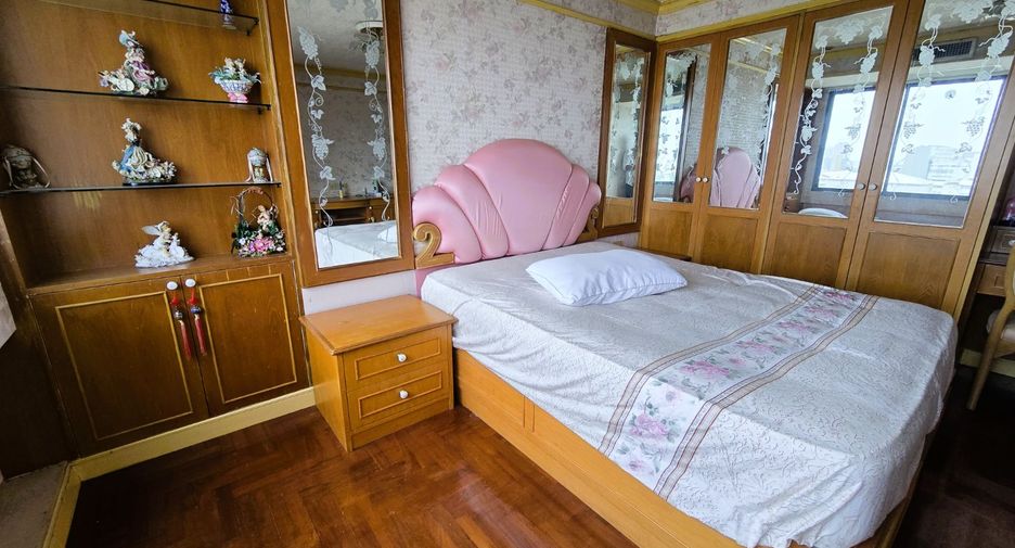 For sale 2 bedrooms condo in Bang Rak, Bangkok