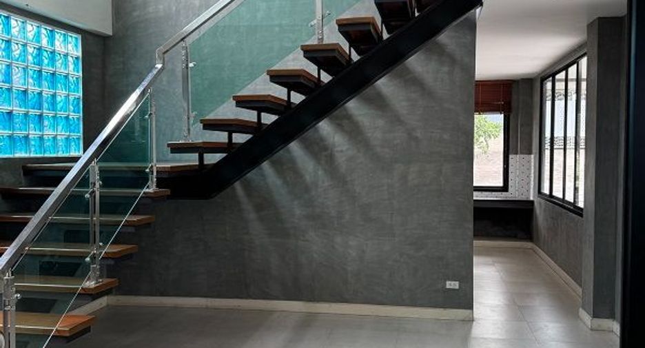 For rent 15 bedrooms warehouse in Nikhom Phatthana, Rayong