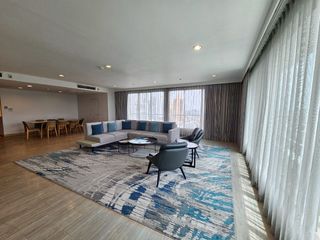 For rent 3 bedrooms serviced apartment in Khlong Toei, Bangkok