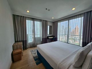 For rent 3 bedrooms serviced apartment in Khlong Toei, Bangkok