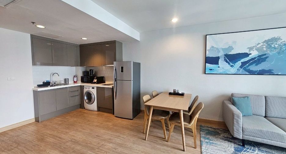 À louer 2 chambres appartement avec services à Khlong Toei, Bangkok