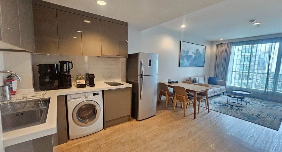 À louer 2 chambres appartement avec services à Khlong Toei, Bangkok