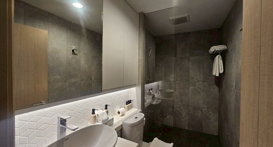 À louer 2 chambres appartement avec services à Khlong Toei, Bangkok
