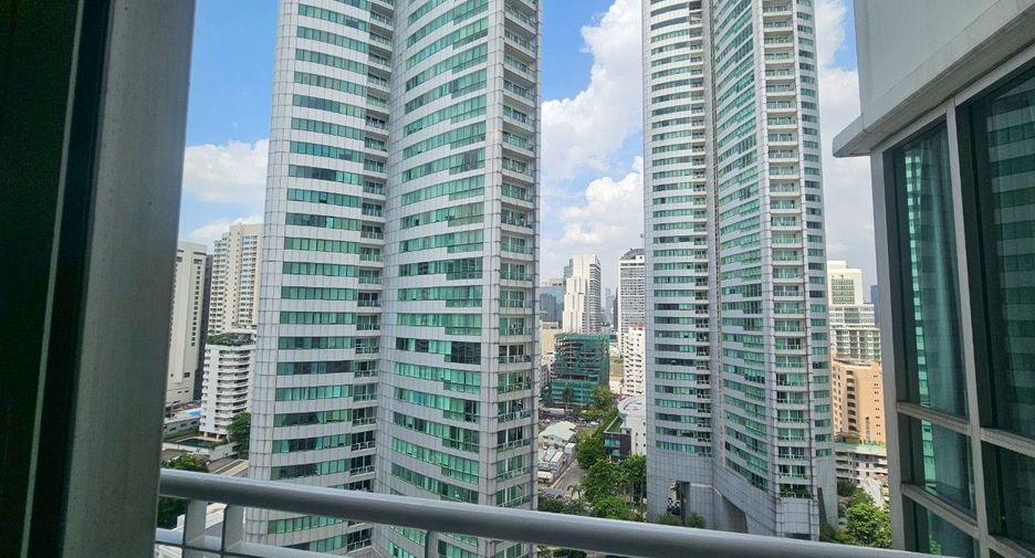 À louer 2 chambres appartement avec services à Khlong Toei, Bangkok