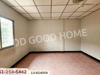 Casa adosada en venta de 2 habitaciones en Krathum Baen, Samut Sakhon
