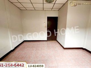 Casa adosada en venta de 2 habitaciones en Krathum Baen, Samut Sakhon