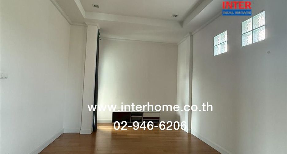 For sale 4 bed office in Bang Kapi, Bangkok