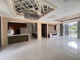For rent 5 Beds house in Phra Nakhon, Bangkok