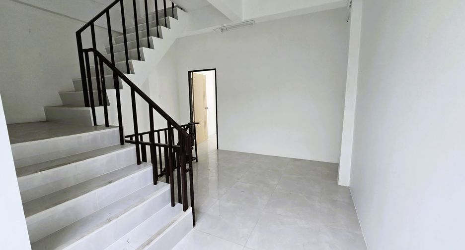 For sale 3 bedrooms retail Space in Thawi Watthana, Bangkok