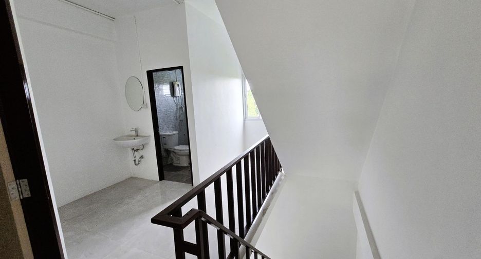 For sale 3 bedrooms retail Space in Thawi Watthana, Bangkok