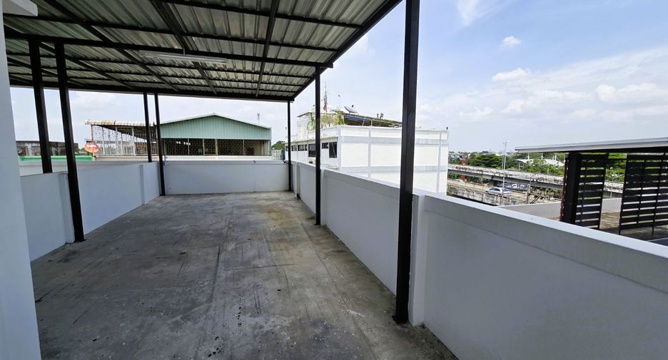 For sale 3 bedrooms retail Space in Thawi Watthana, Bangkok
