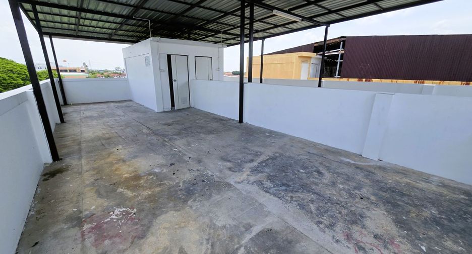 For sale 3 bedrooms retail Space in Thawi Watthana, Bangkok