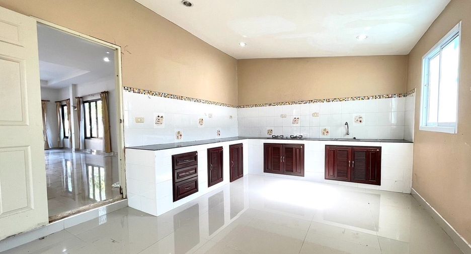 For sale 3 bedrooms house in Mueang Surat Thani, Surat Thani