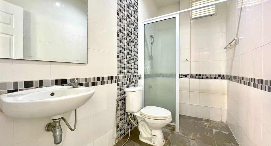 For sale 3 bedrooms house in Mueang Surat Thani, Surat Thani