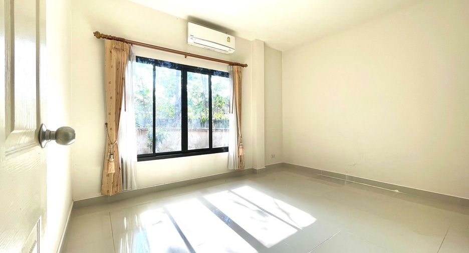 For sale 3 bedrooms house in Mueang Surat Thani, Surat Thani
