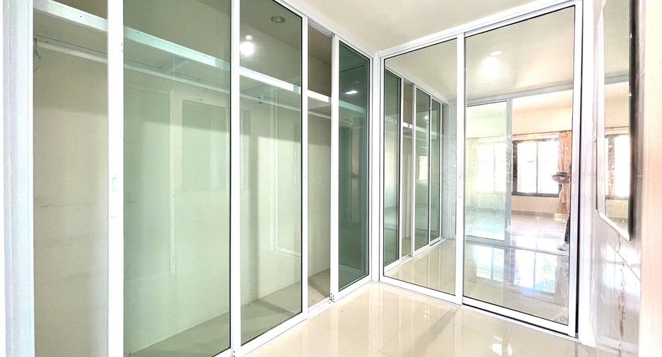 For sale 3 bedrooms house in Mueang Surat Thani, Surat Thani