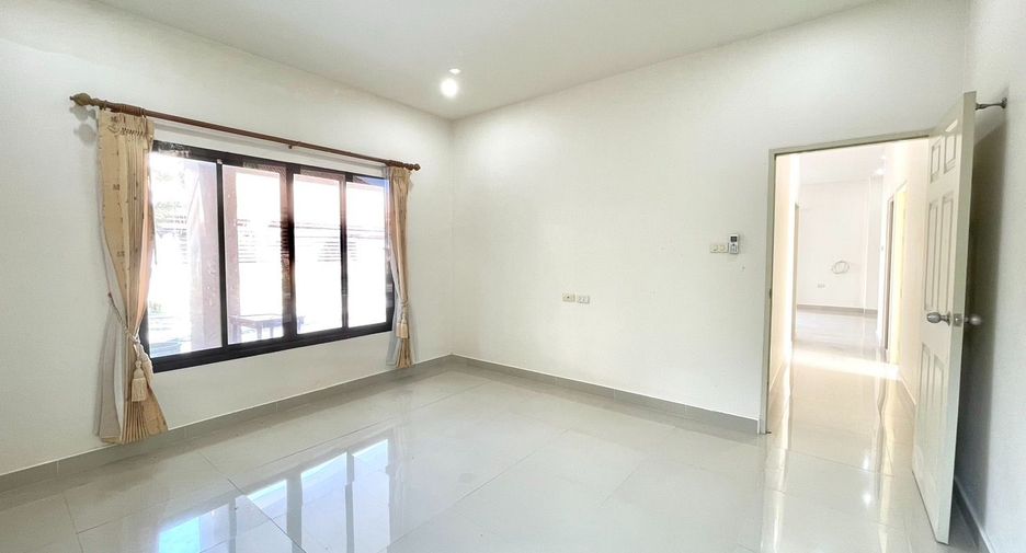 For sale 3 bedrooms house in Mueang Surat Thani, Surat Thani