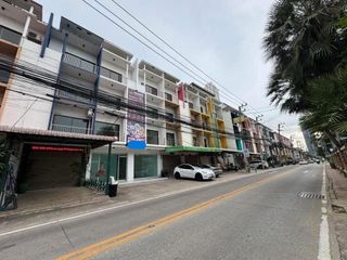 For rent 6 bed retail Space in Bang Lamung, Chonburi