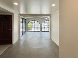 For sale 4 bedrooms townhouse in Huai Khwang, Bangkok