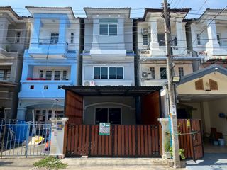 For sale 3 bedrooms townhouse in Bang Khae, Bangkok